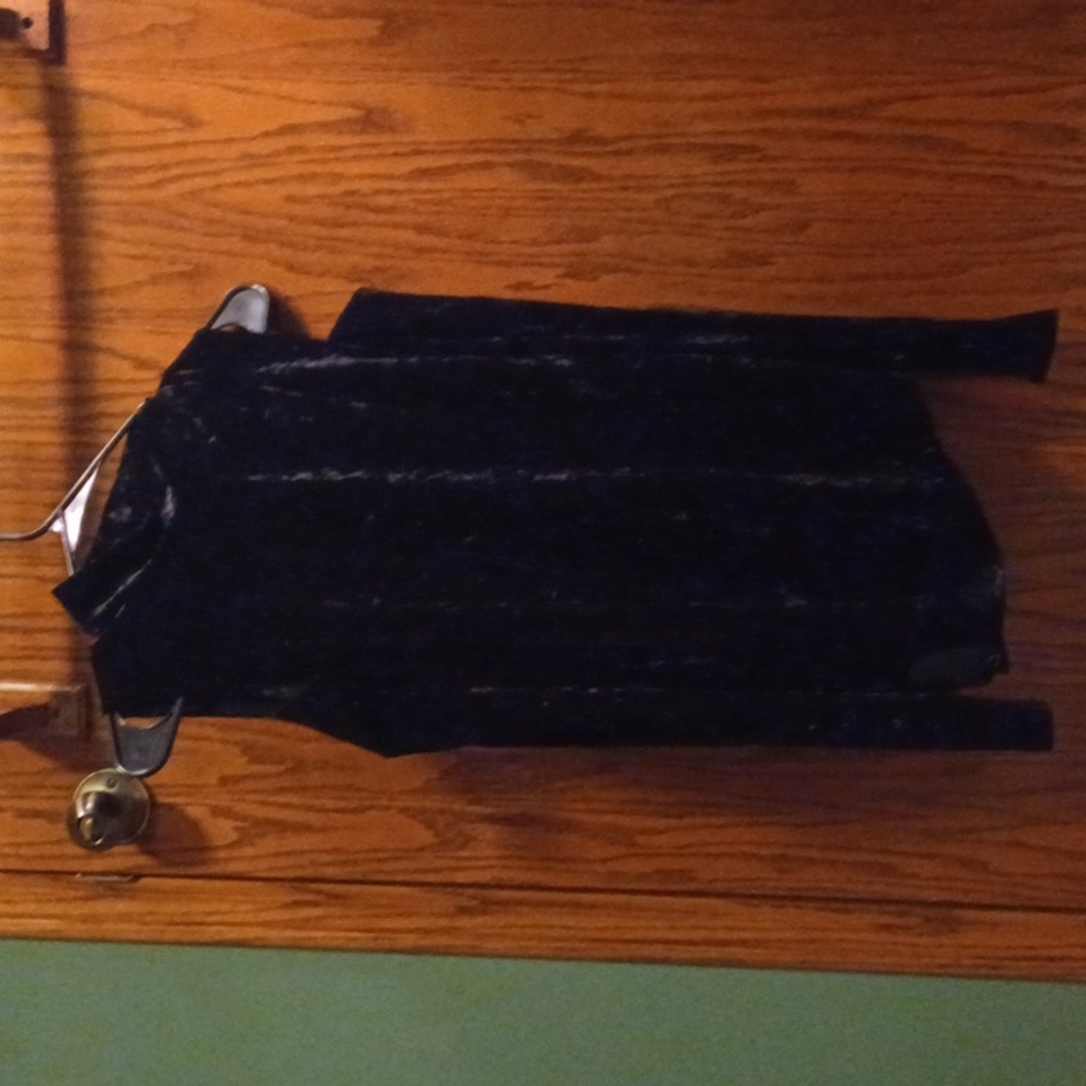 Velvet black long sleeve shirt w/ no shoulders